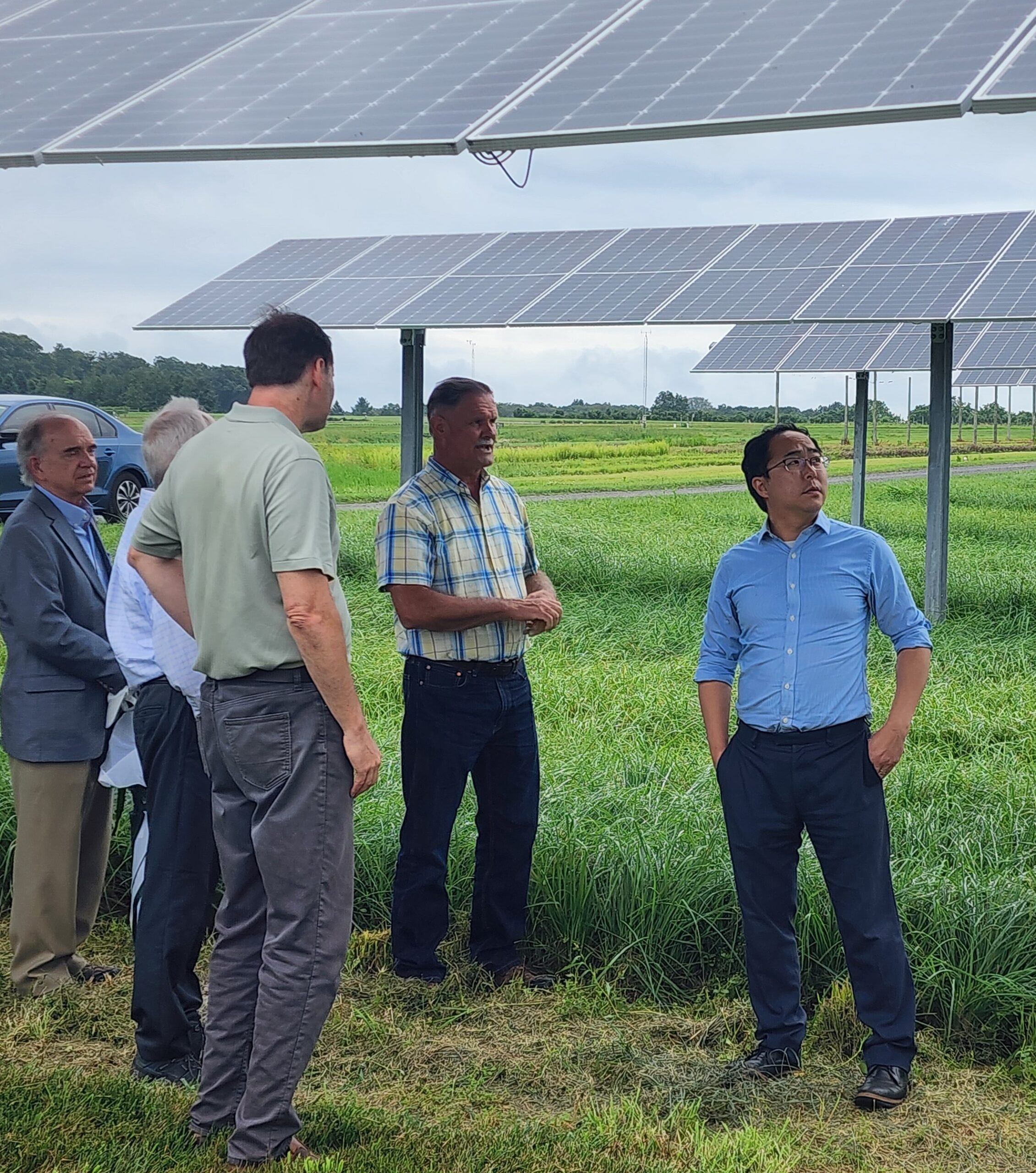 RAP lead, David Specca, speaks with Senator Andy Kim about the Rutgers Agrivoltaics Program in Pittstown, NJ